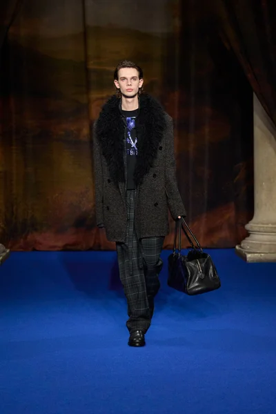 Look 22